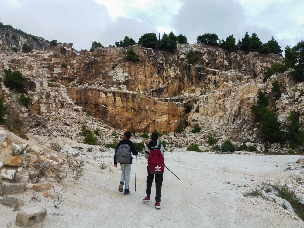 Πεζοπορία στο πεντελικό όρος και στα λατομεία του