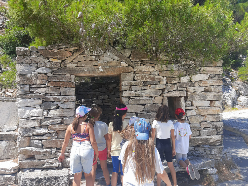 Εξερεύνηση στις κατοικίες των λατόμων