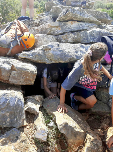 Εξερευνώντας το Δρακόσπιτο στον Υμηττό