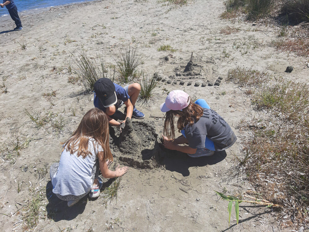 Υγρότοπος Βραυρώνας- παιχνίδια στην άμμο